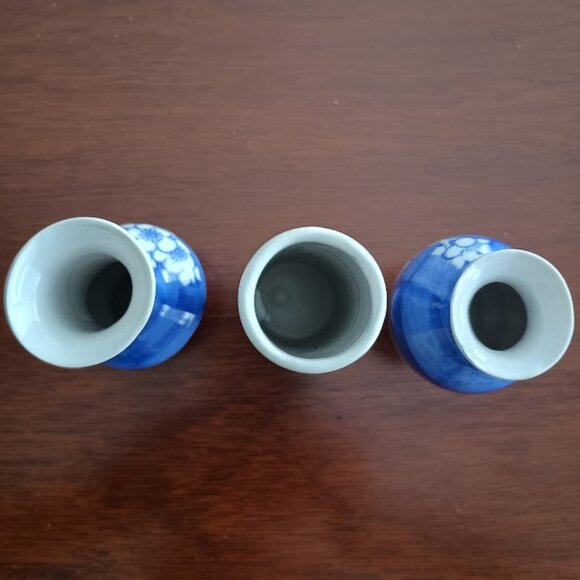 Miniature Asian Inspired Blue and White Vases - Picture 4 of 5